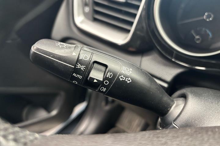 Blå Kia Ceed fra 2022