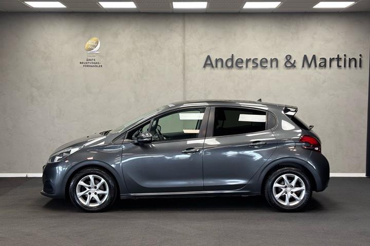 Grå Peugeot 208 fra 2016