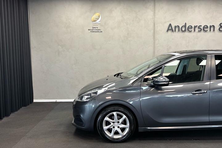 Grå Peugeot 208 fra 2016