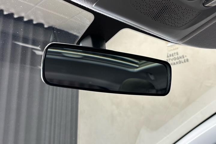 Grå Peugeot 208 fra 2016