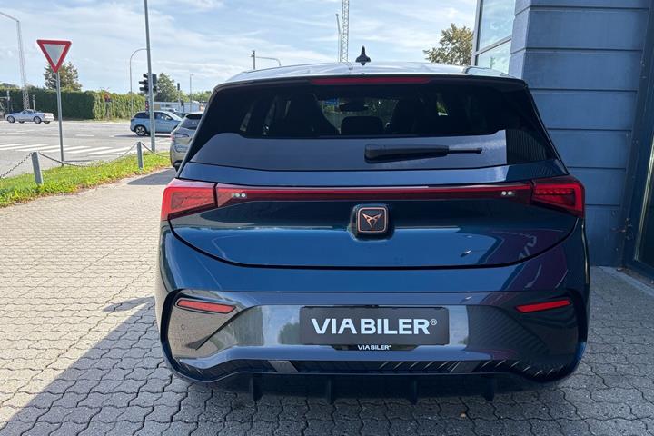 Blå Cupra Born fra 2022