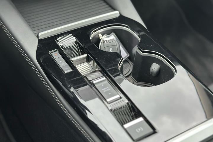 Grå Citroën C5 X fra 2023