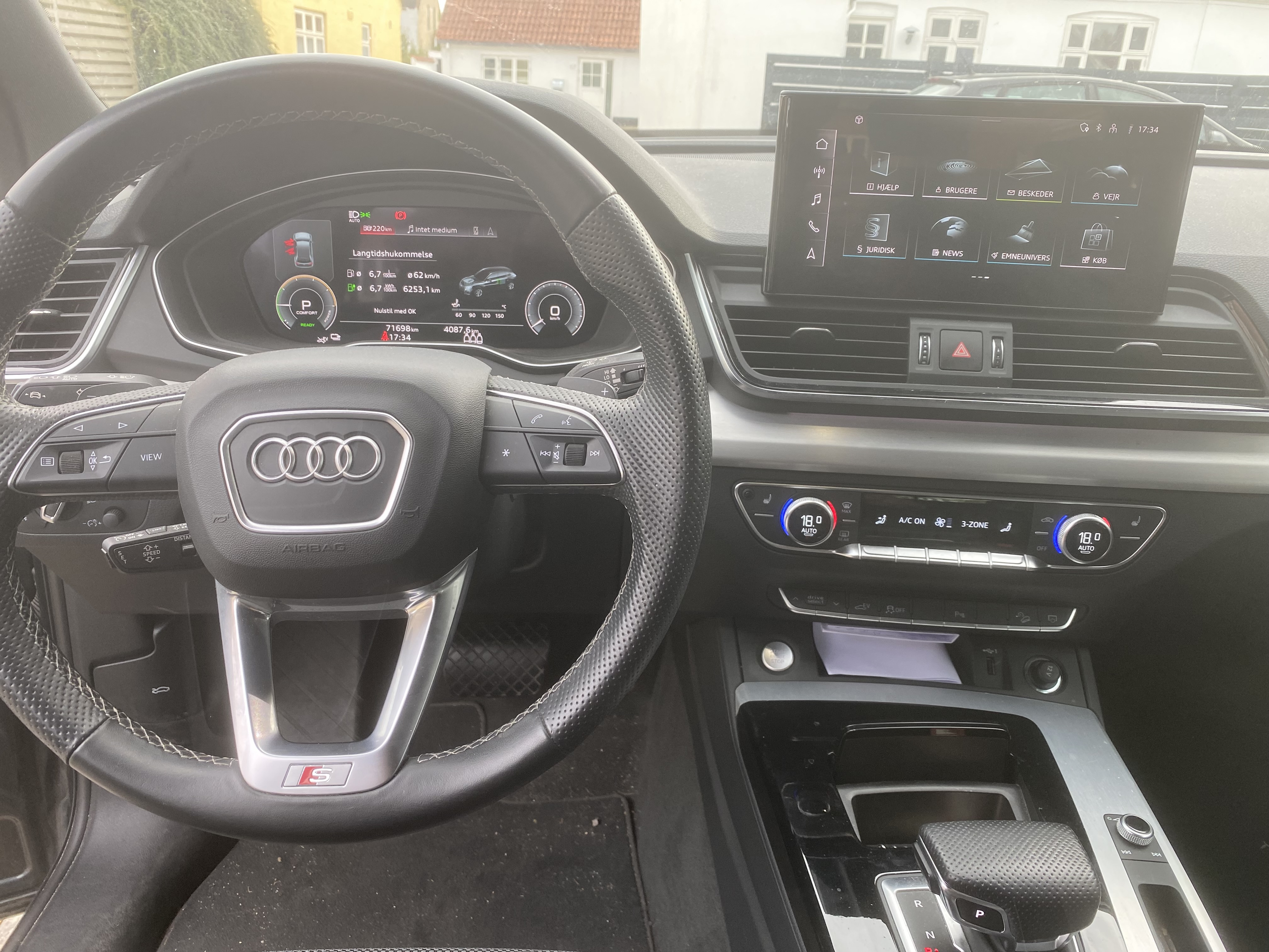 Grå Audi Q5 fra 2022