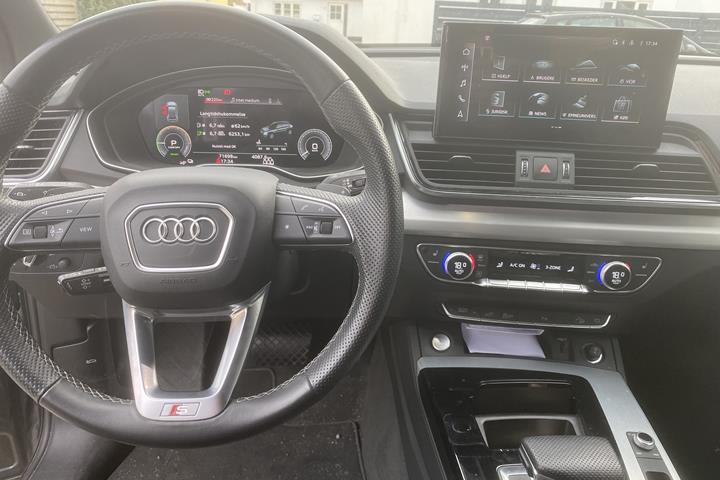 Grå Audi Q5 fra 2022