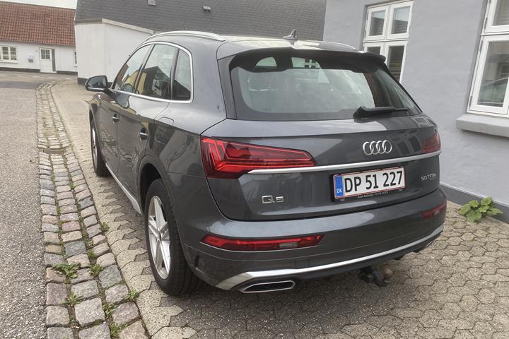 Grå Audi Q5 fra 2022