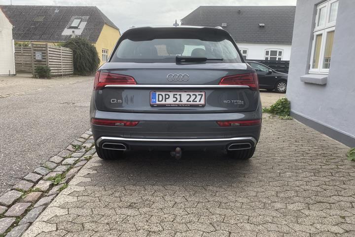 Grå Audi Q5 fra 2022