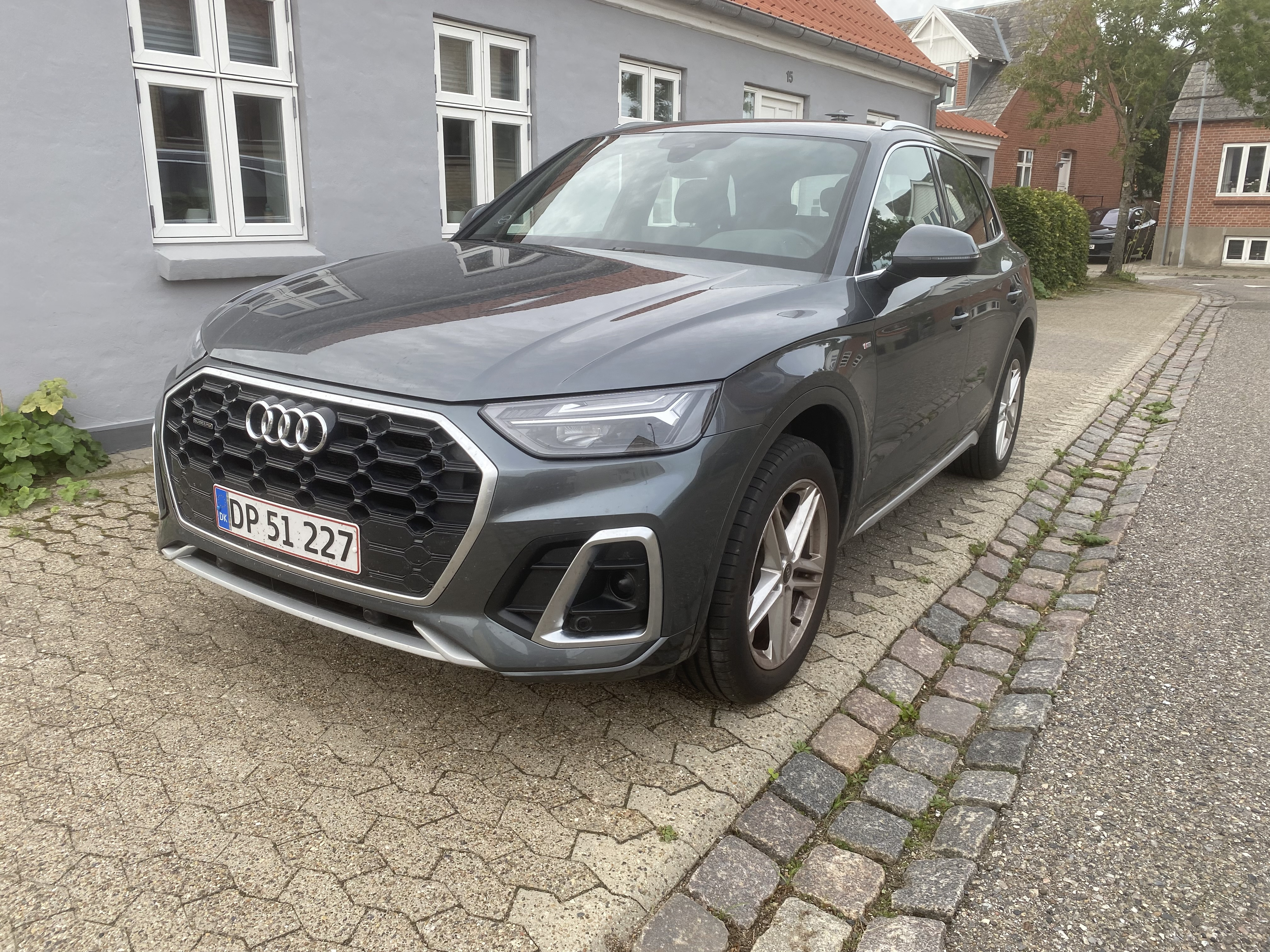 Grå Audi Q5 fra 2022