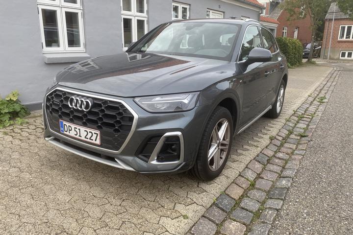 Grå Audi Q5 fra 2022