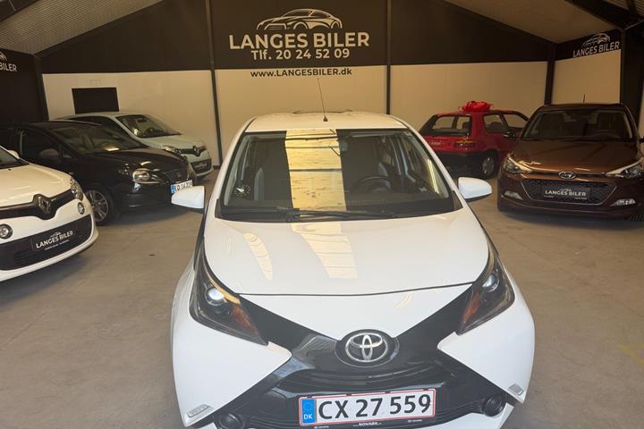Hvid Toyota Aygo fra 2015