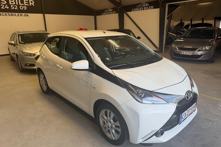 Hvid Toyota Aygo fra 2015