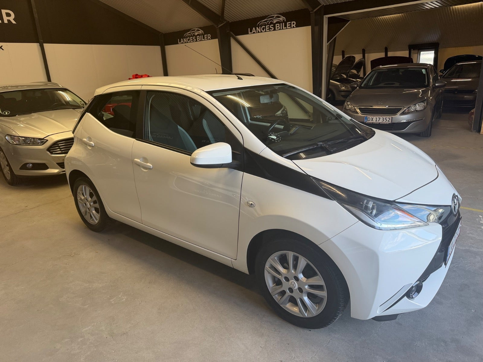 Hvid Toyota Aygo fra 2015
