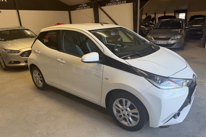 Hvid Toyota Aygo fra 2015