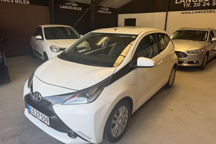 Hvid Toyota Aygo fra 2015