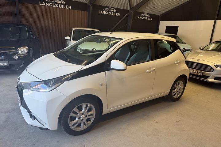 Hvid Toyota Aygo fra 2015