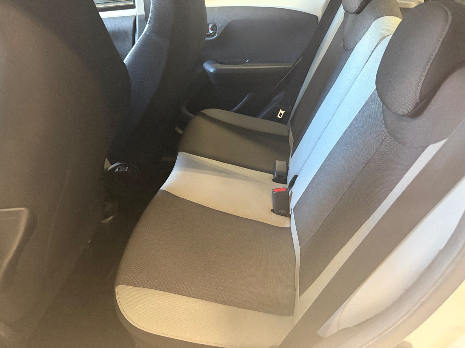 Hvid Toyota Aygo fra 2015