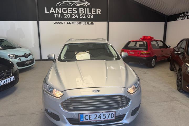 Sølv Ford Mondeo fra 2016