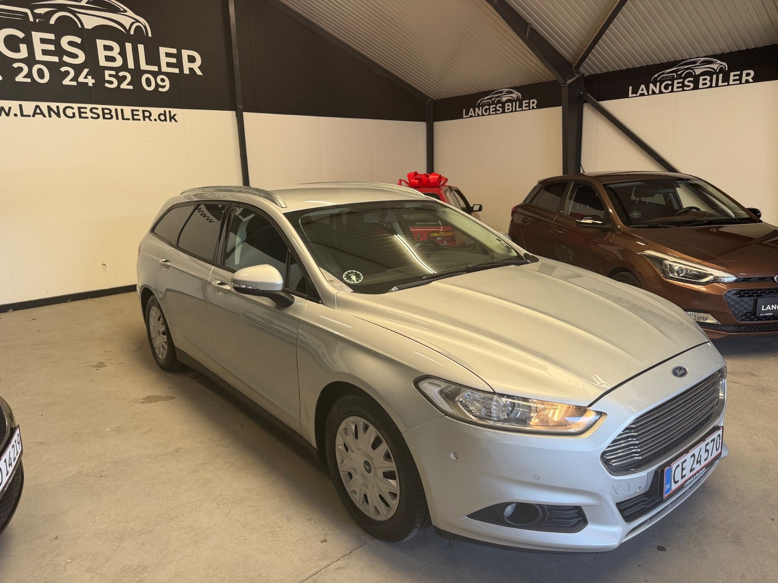 Sølv Ford Mondeo fra 2016