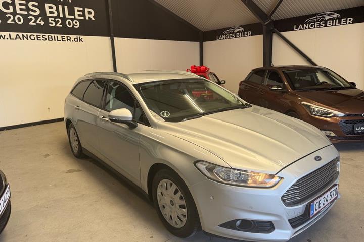 Sølv Ford Mondeo fra 2016
