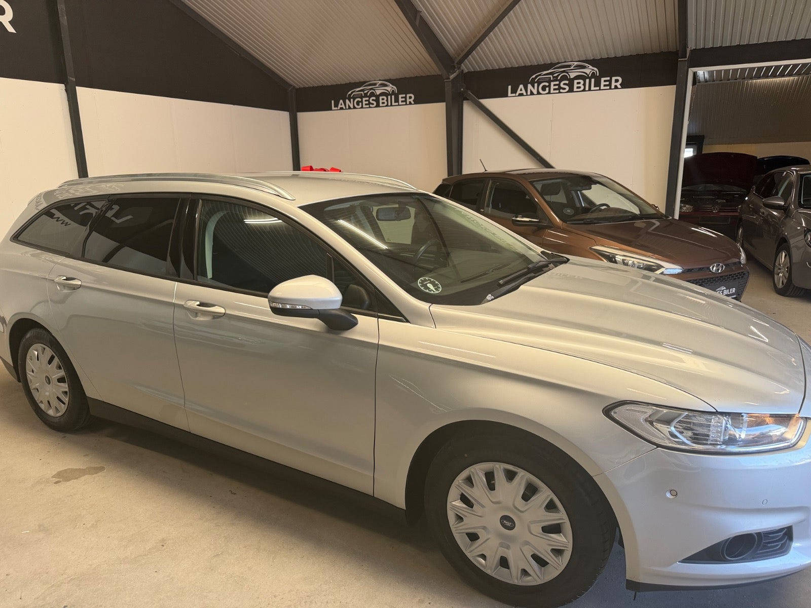 Sølv Ford Mondeo fra 2016