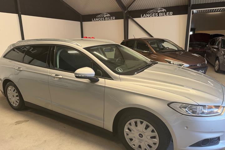 Sølv Ford Mondeo fra 2016