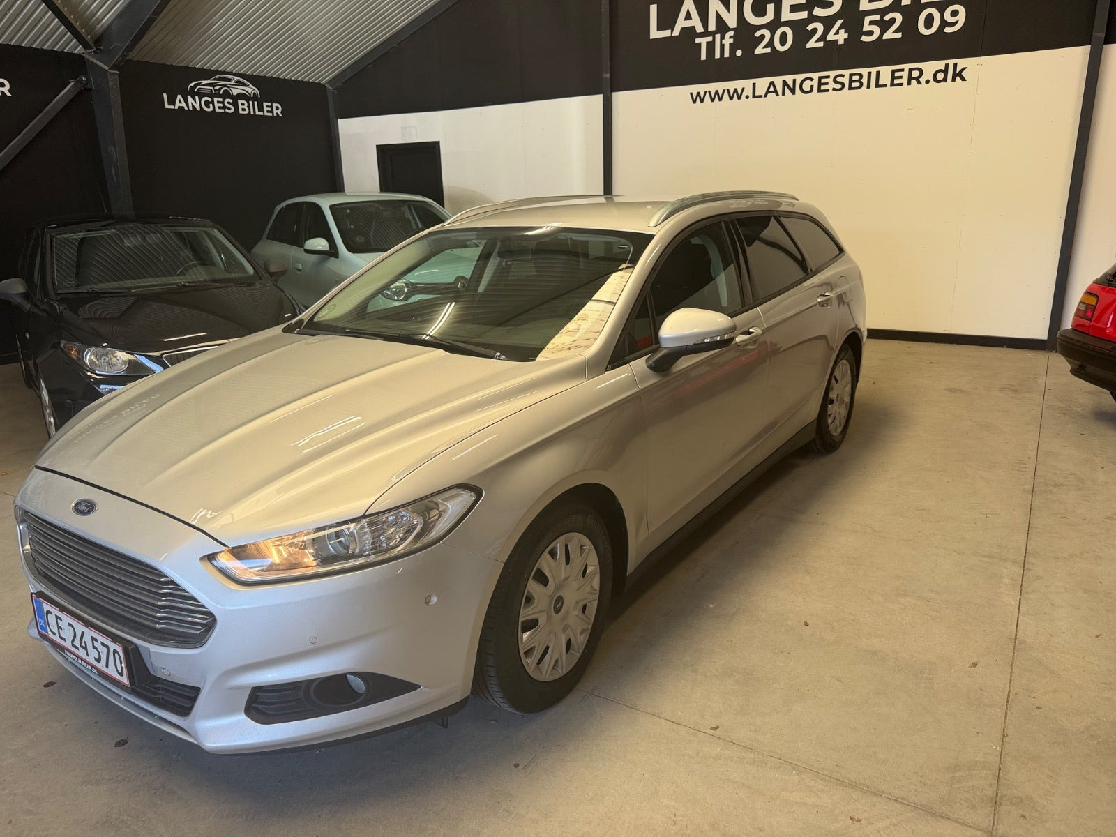 Sølv Ford Mondeo fra 2016