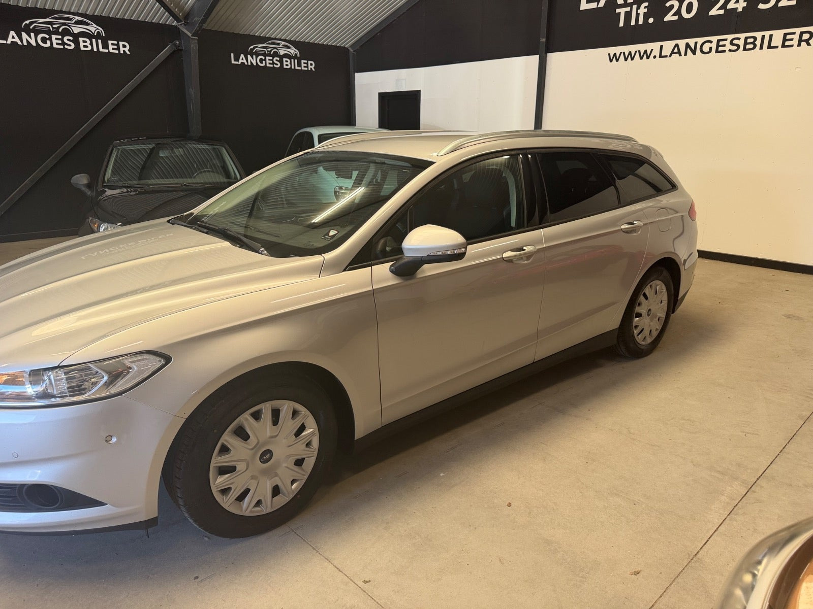 Sølv Ford Mondeo fra 2016