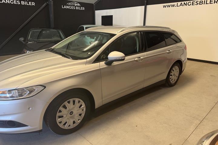 Sølv Ford Mondeo fra 2016