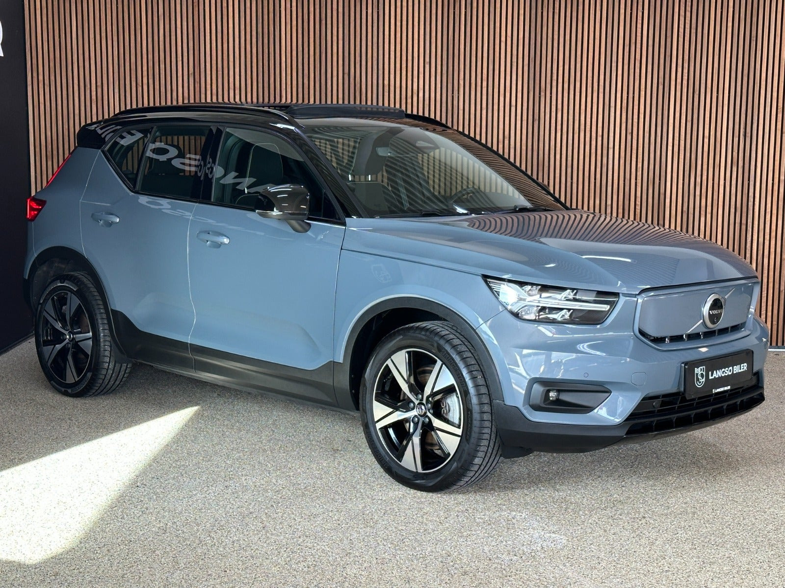 Grå Volvo XC40 fra 2021