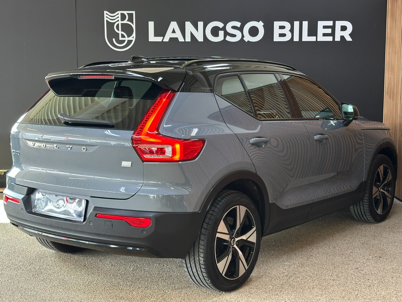 Grå Volvo XC40 fra 2021