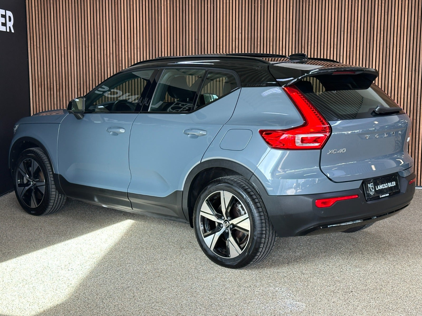 Grå Volvo XC40 fra 2021