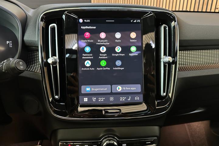 Grå Volvo XC40 fra 2021