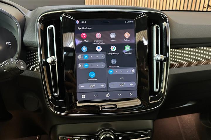 Grå Volvo XC40 fra 2021