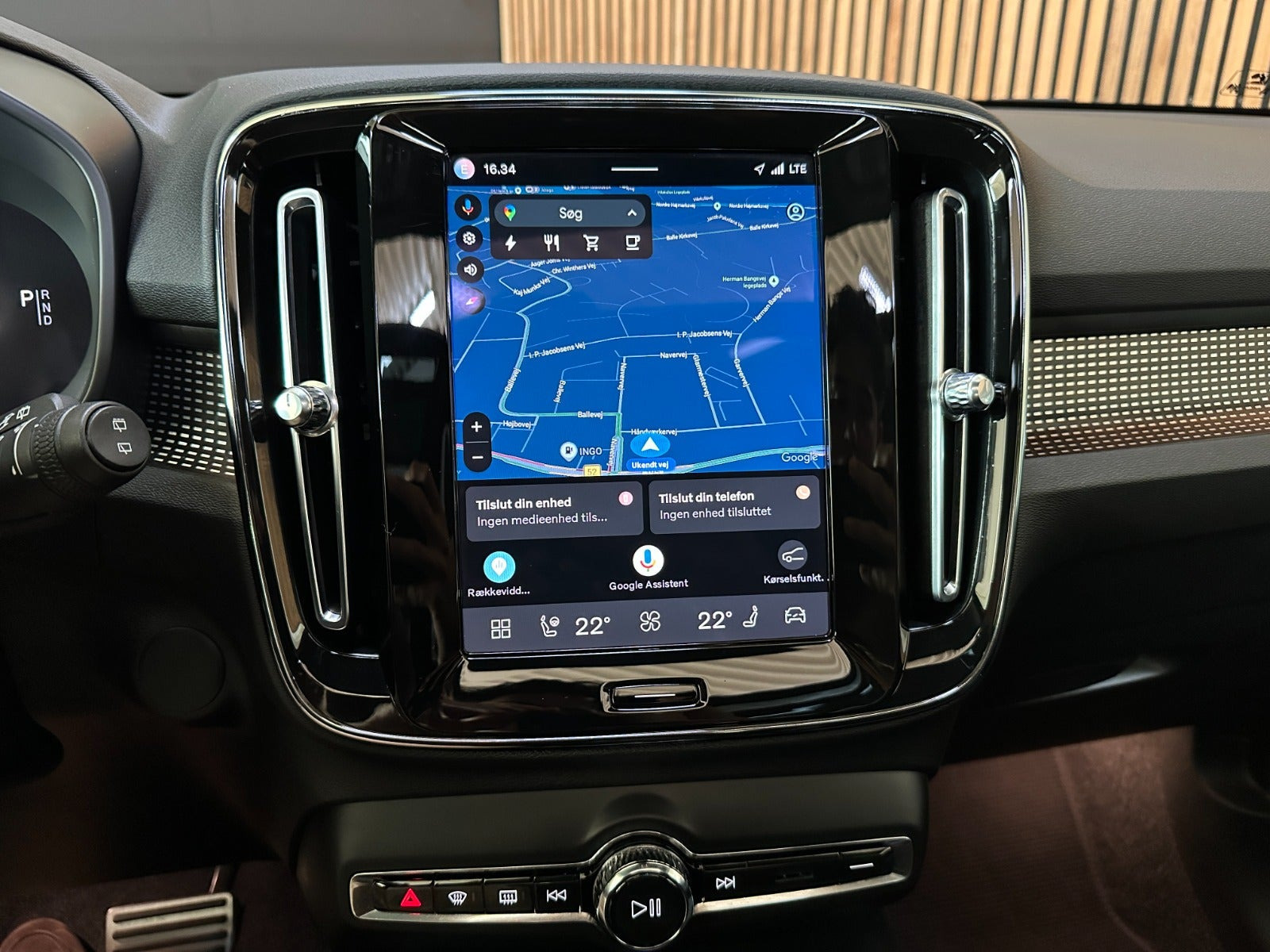 Grå Volvo XC40 fra 2021