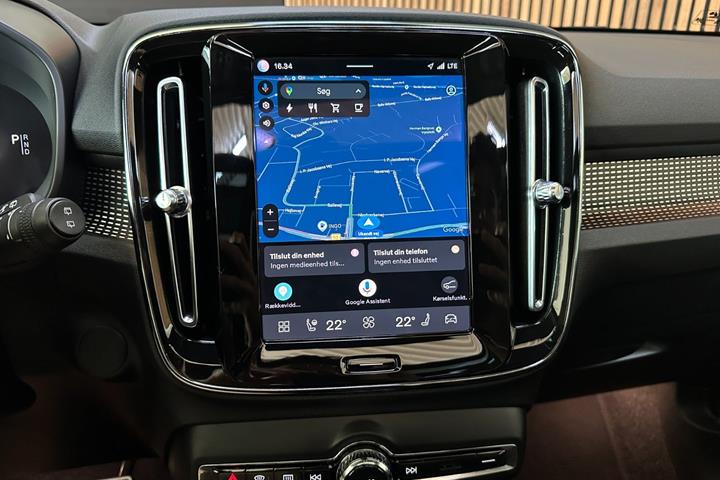 Grå Volvo XC40 fra 2021