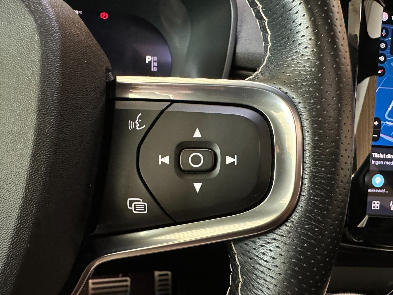 Grå Volvo XC40 fra 2021