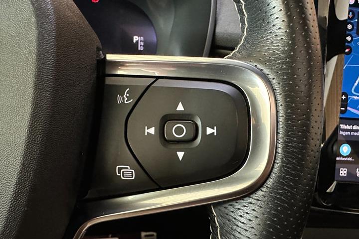 Grå Volvo XC40 fra 2021