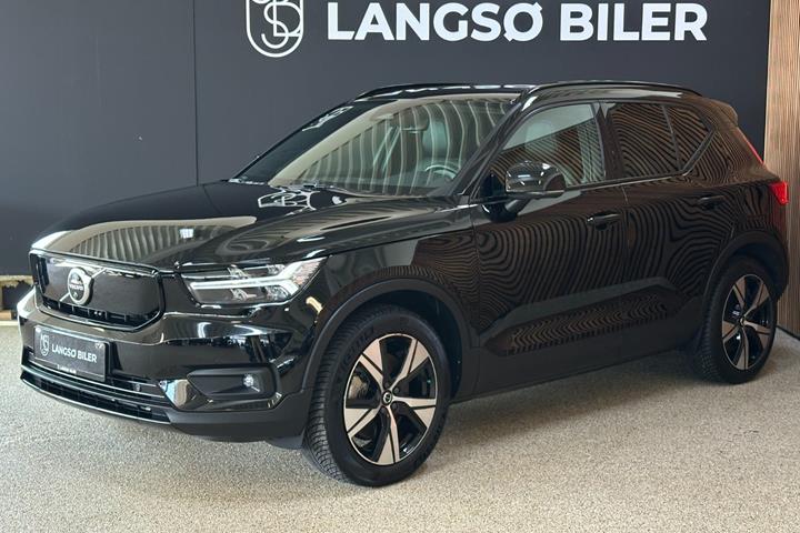 Sort Volvo XC40 fra 2021 set udefra