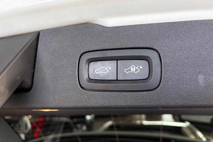 Hvid Volvo V60 fra 2019