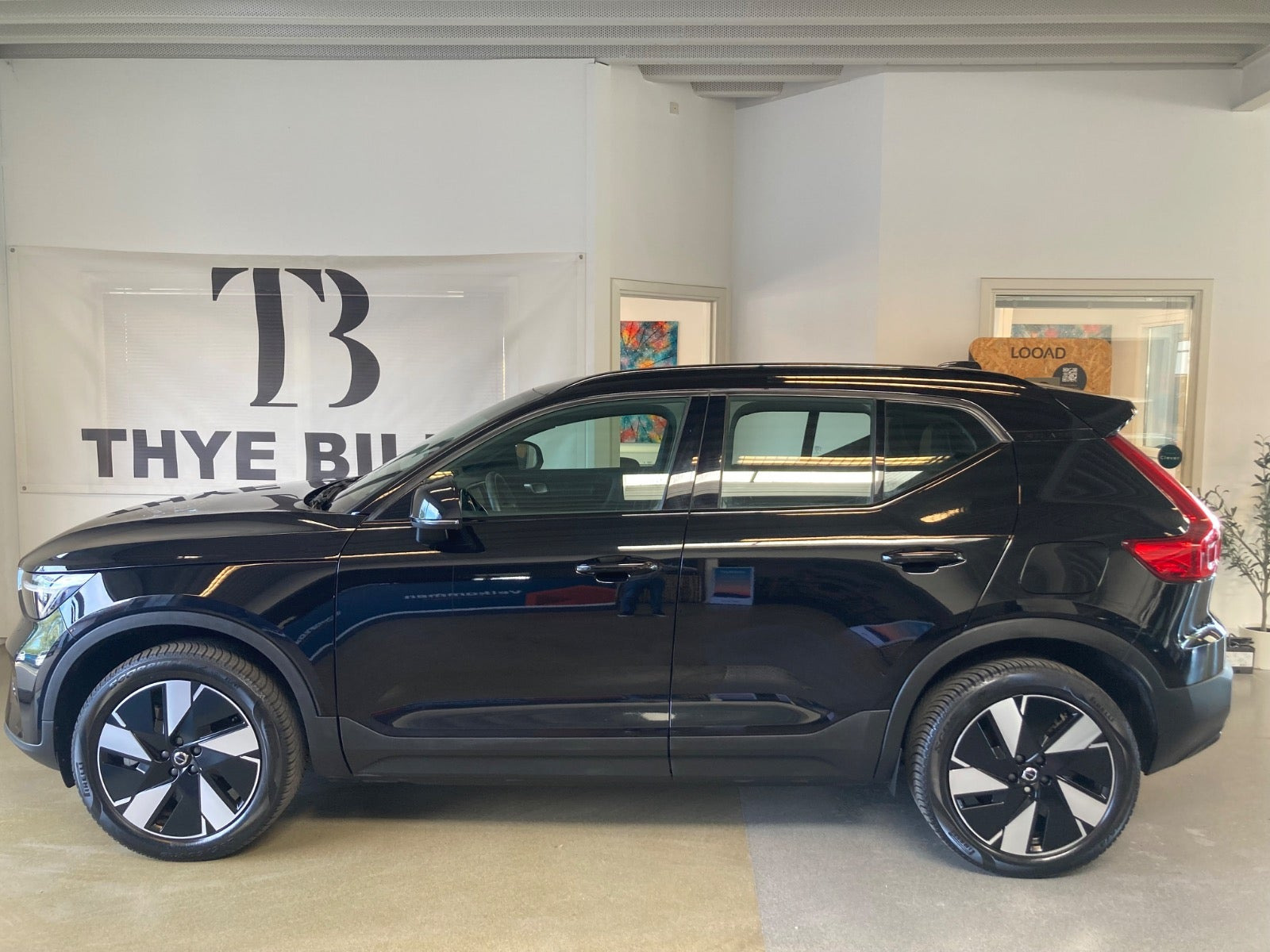 Sort Volvo XC40 fra 2024
