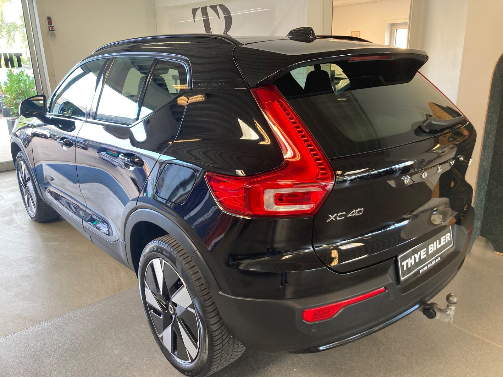 Sort Volvo XC40 fra 2024
