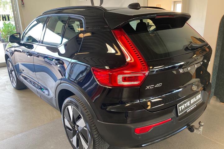Sort Volvo XC40 fra 2024