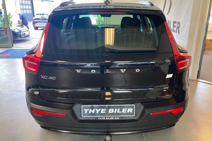 Sort Volvo XC40 fra 2024
