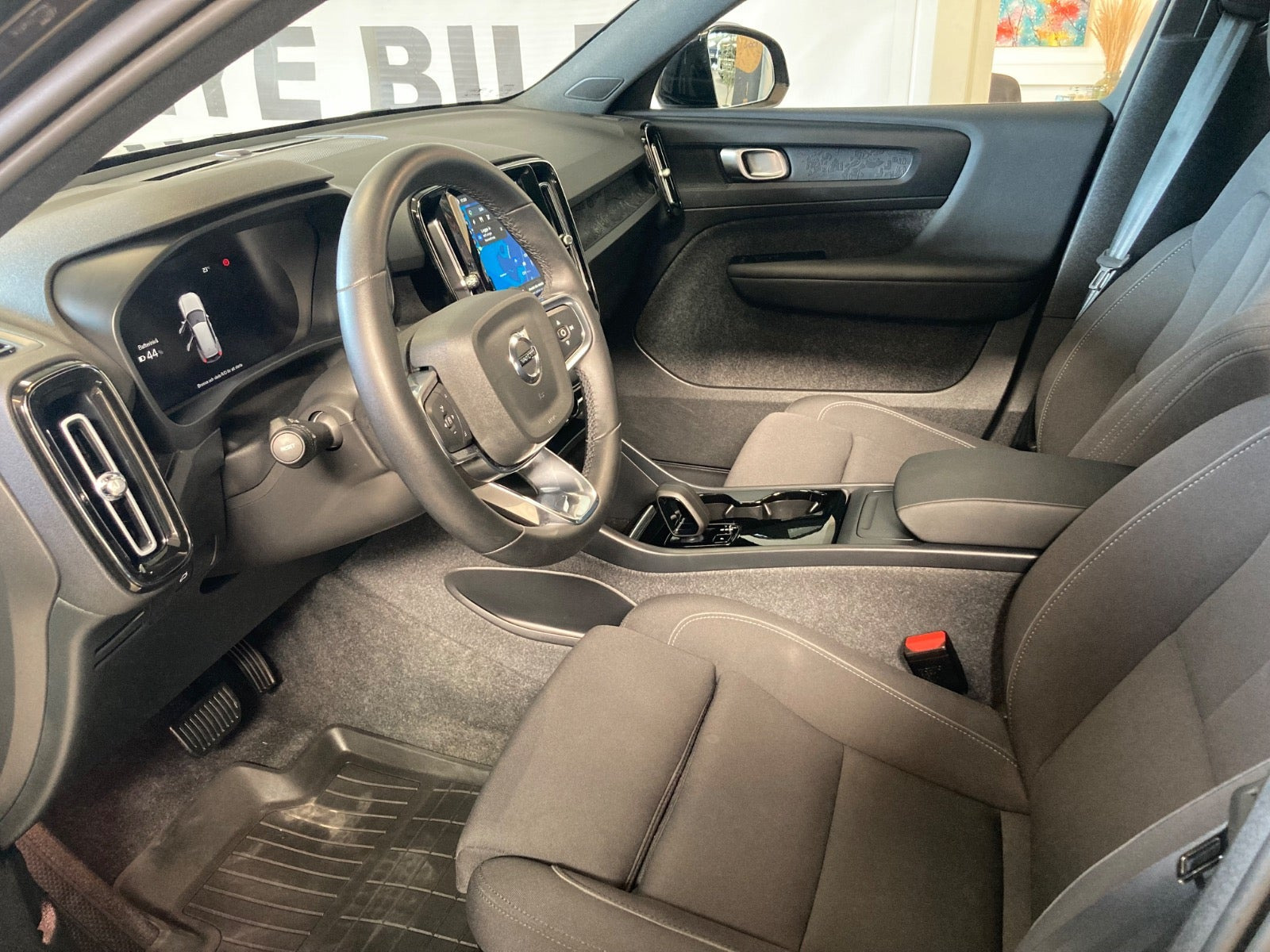 Sort Volvo XC40 fra 2024