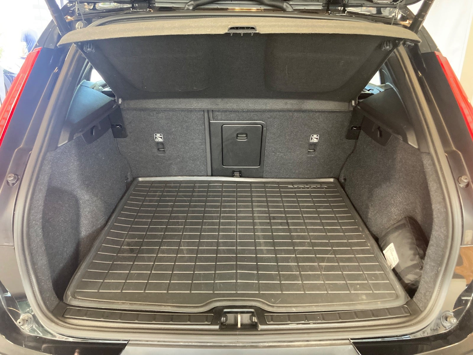 Sort Volvo XC40 fra 2024