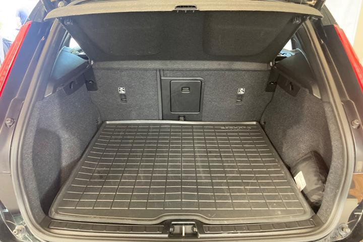 Sort Volvo XC40 fra 2024