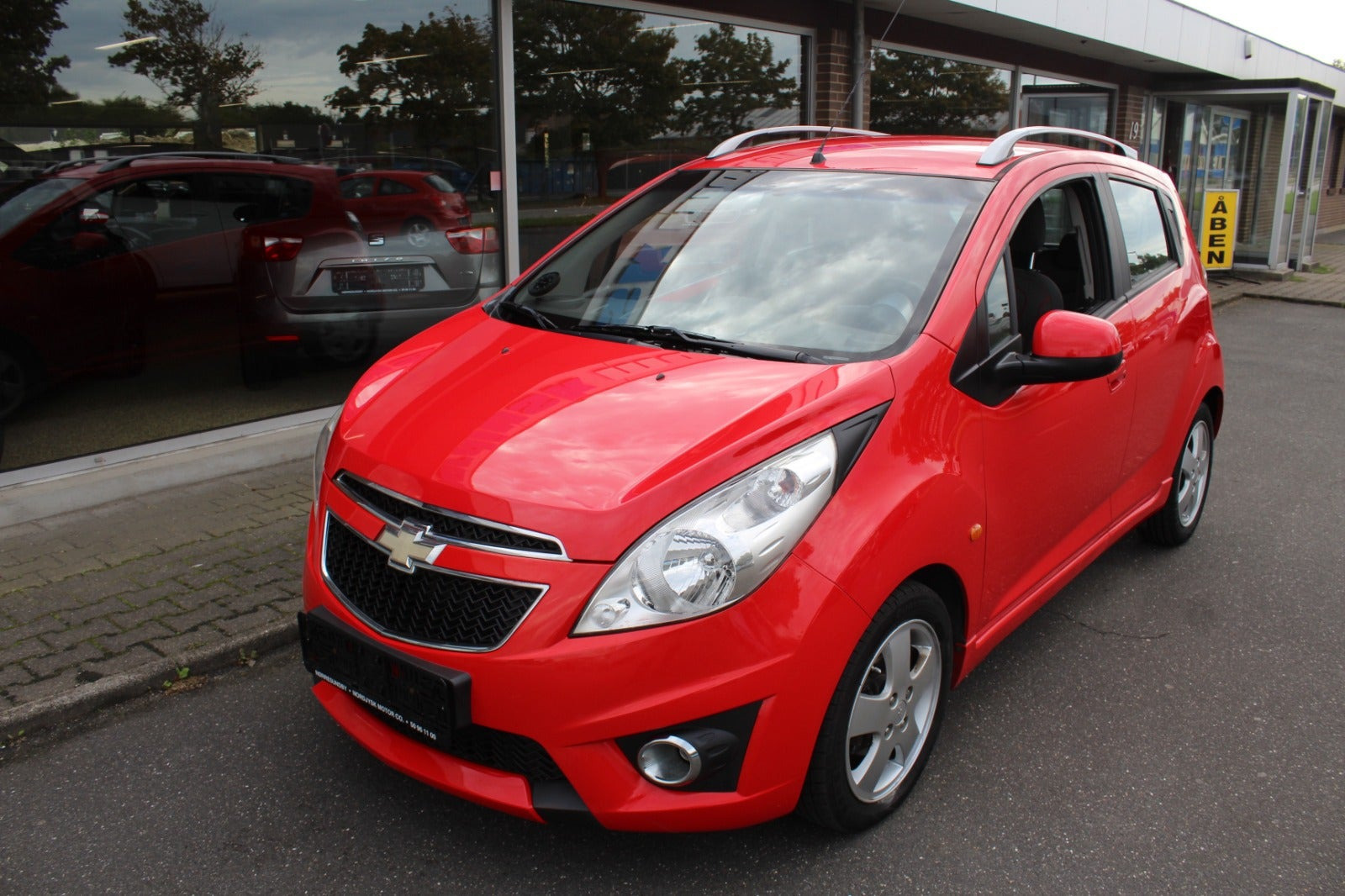 Rød Chevrolet Spark fra 2011