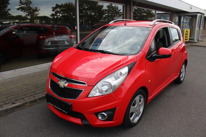 Rød Chevrolet Spark fra 2011