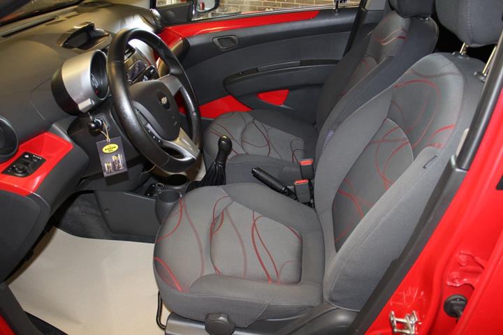 Rød Chevrolet Spark fra 2011