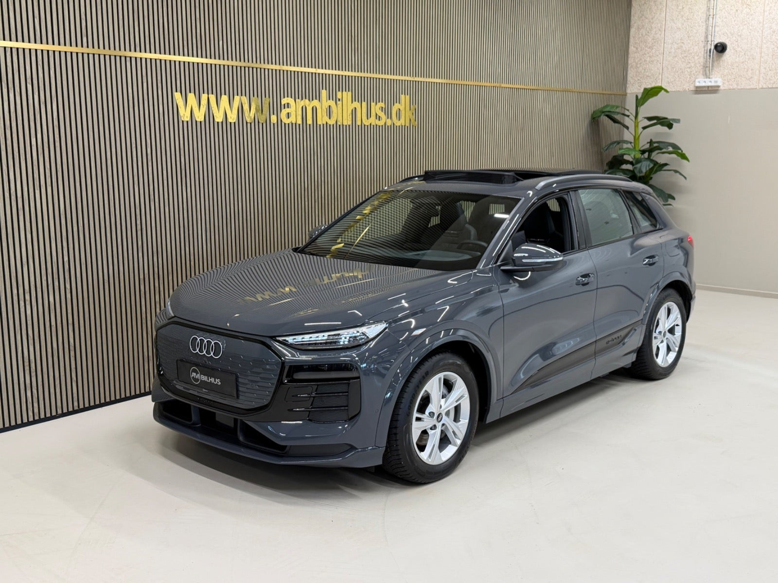 Grå Audi Q6 e-tron fra 2026