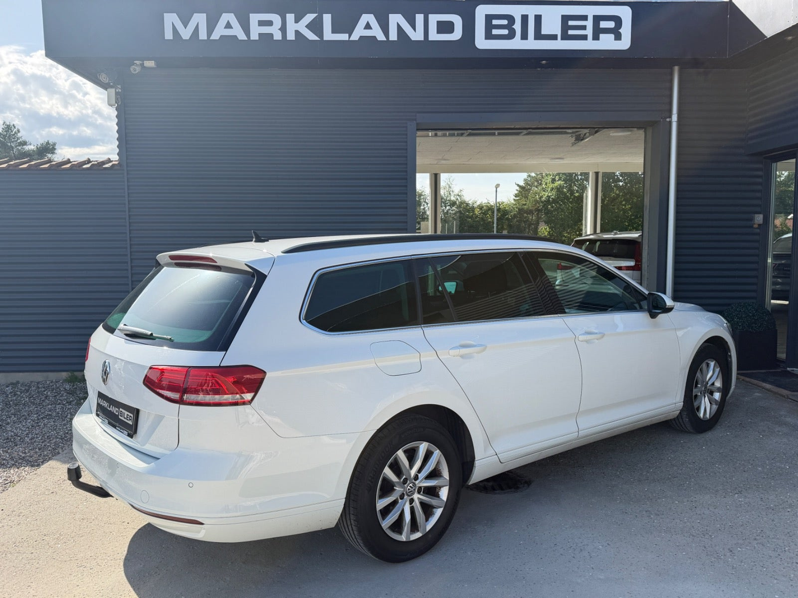 Hvid VW Passat fra 2019